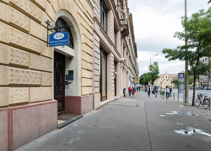 Bandy's * Budapest